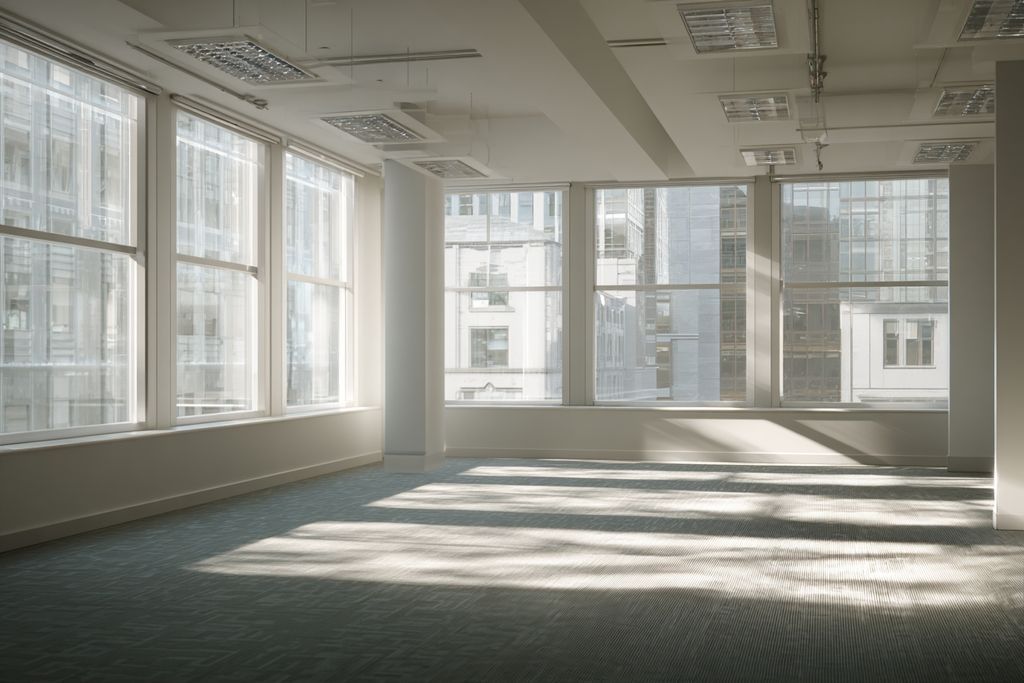 Espace de bureau vide, prêt pour de nouveaux locataires pendant le renouvellement du bail