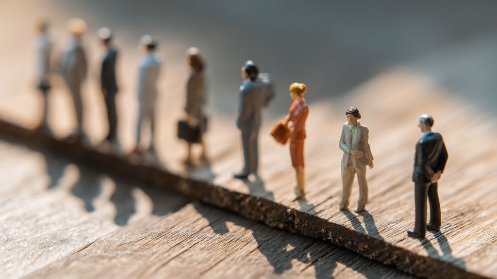 Comment la fiscalité et la rémunération du dirigeant diffèrent-elles entre sas et sarl ?